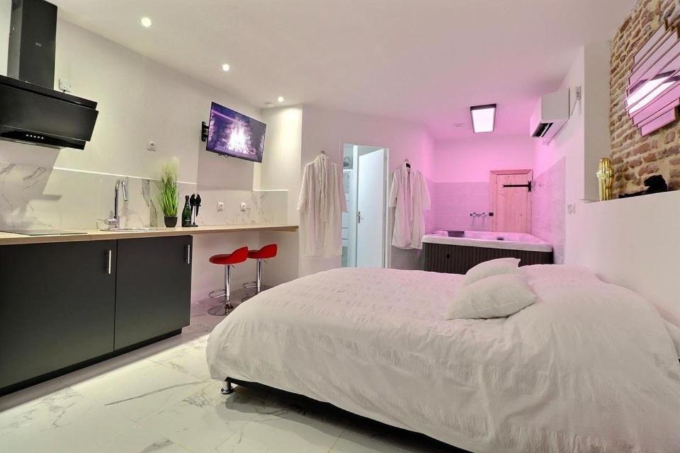 Love Room Avec Jacuzzi Castelsarrasin Exterior foto
